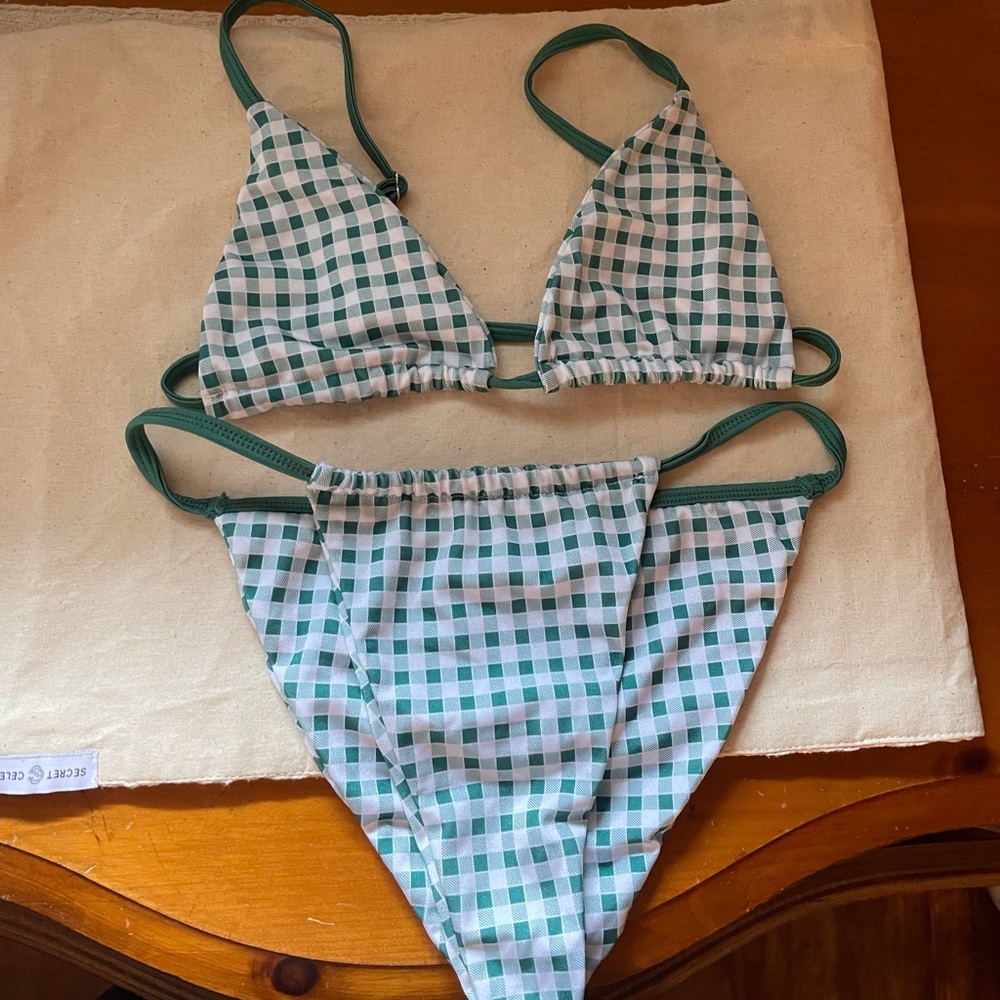 LOUNGE swim set